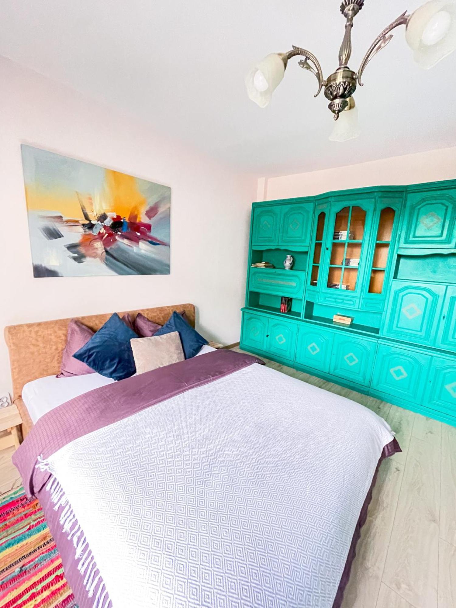 Apartament Spatios In Орадеа Екстериор снимка